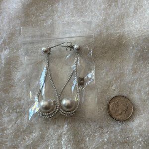 Silver / Pearl Earing